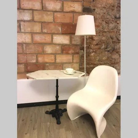 Punto Luce In Center Of Apartment