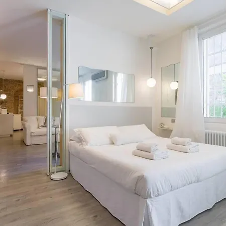 Punto Luce In Center Of Apartamento Verona