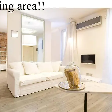 Punto Luce In Center Of Apartamento Verona
